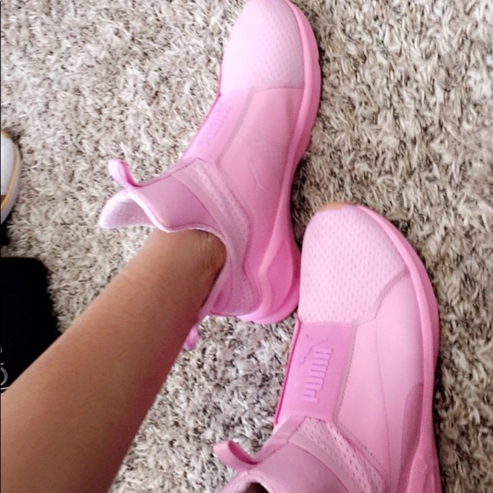 PINK puma sneakers💙💙💙💙💙